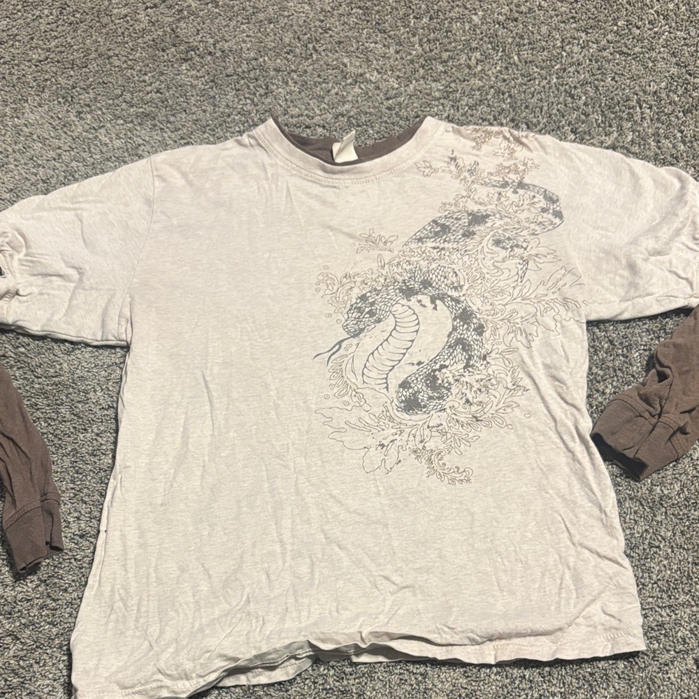 Faded Glory Gray and Brown Long Sleeve Tee with a Japanese design